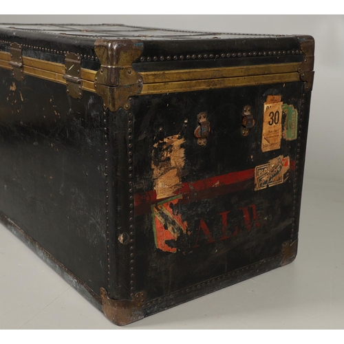 1263 - AN EARLY 20TH CENTURY BRASS BOUND LEATHER STEAMER TRUNK. with retailer's label for Trunk & Bag Co Lo... 