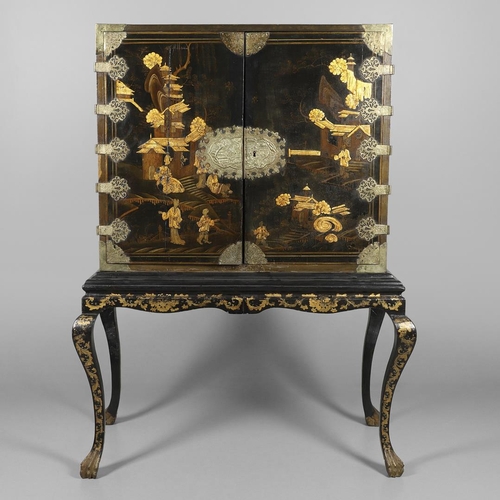 1268 - A CHINESE BLACK LACQUERED EXPORT CABINET. brass mounted, the cupboard doors and sides decorated with... 