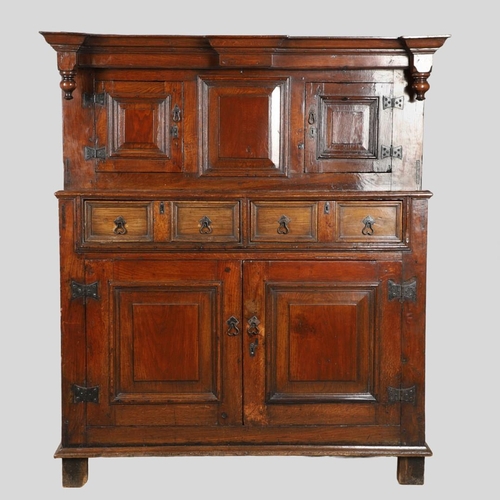 1298 - AN 18TH CENTURY OAK COURT CUPBOARD. the panelled top section with twin cupboards enclosing a vacant ... 