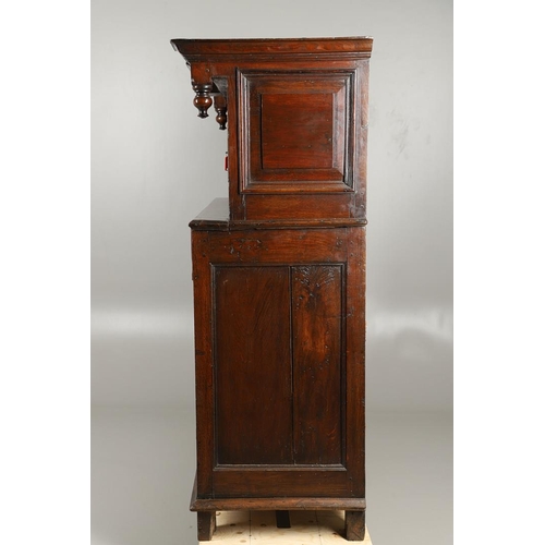 1298 - AN 18TH CENTURY OAK COURT CUPBOARD. the panelled top section with twin cupboards enclosing a vacant ... 