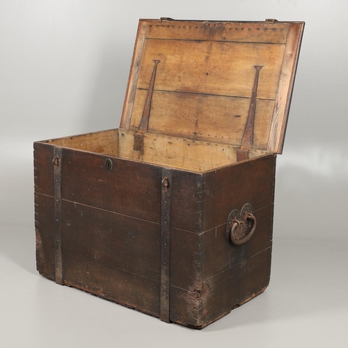 1303 - AN 18TH CENTURY OAK AND IRON BOUND SILVER CHEST. the hinged plank lid and sides with forged iron han... 