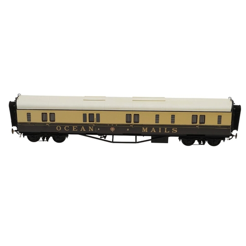 513 - KIT BUILT 0 GAUGE 'OCEAN MAILS' COACH. A fine scale kit built 0 gauge coach GWR 'Ocean Mails', 43.5c... 