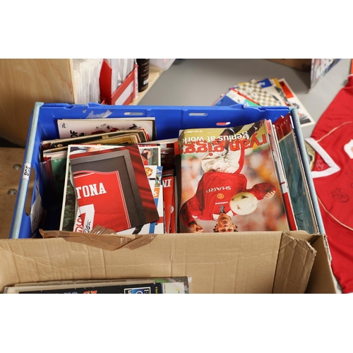 533 - MANCHESTER UTD - LARGE & EXTENSIVE FOOTBALL PROGRAMME COLLECTION. A large and impressive collection ... 