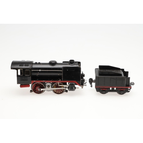 534 - GEBRUDER MARKLIN & CIE - TIN PLATE LOCOMOTIVE & ROLLING STOCK. Circa 1930-1954, comprising a 910 0-4... 