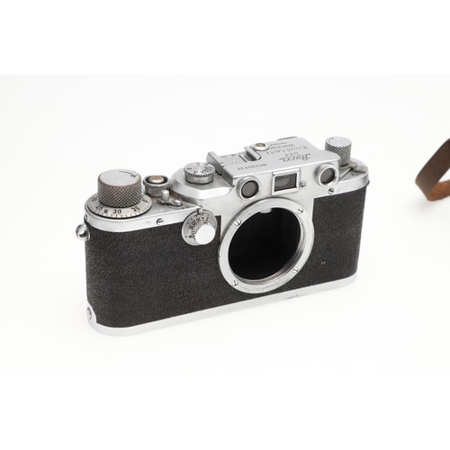 557 - A LEICA IIIC RANGEFINDER CAMERA, LENSES & ACCESSORIES. Including a Leica IIIc rangefinder camera, se... 