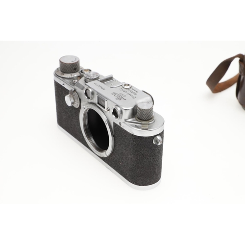 557 - A LEICA IIIC RANGEFINDER CAMERA, LENSES & ACCESSORIES. Including a Leica IIIc rangefinder camera, se... 