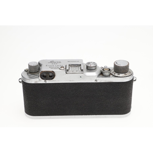 557 - A LEICA IIIC RANGEFINDER CAMERA, LENSES & ACCESSORIES. Including a Leica IIIc rangefinder camera, se... 