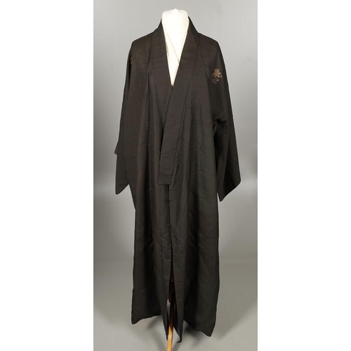 560 - ANTIQUE JAPANESE SILK KIMONO, ACCESSORIES & PROVENANCE. An early to mid 20thc black kimono, lined wi... 