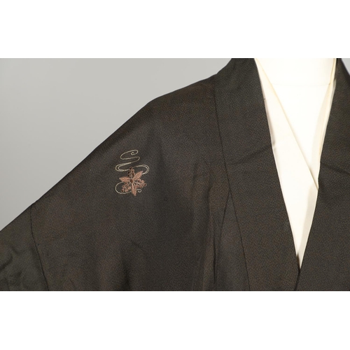 560 - ANTIQUE JAPANESE SILK KIMONO, ACCESSORIES & PROVENANCE. An early to mid 20thc black kimono, lined wi... 