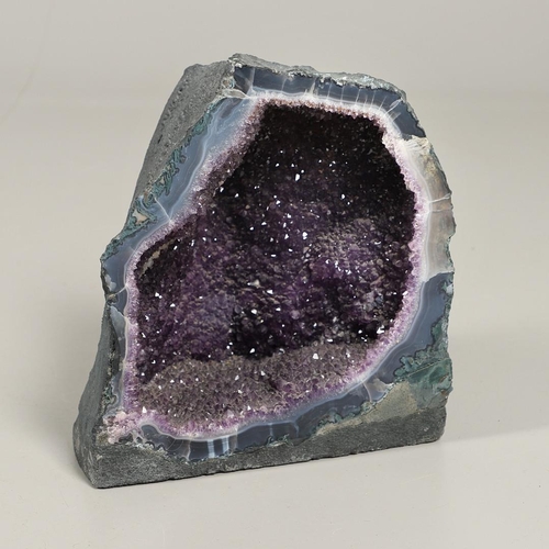 568 - LARGE AMETHYST GEODE. A large Amethyst geode, 35cms high, 31cms across at widest point.