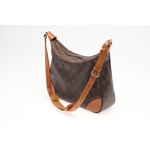 572 - LOUIS VUITTON 'BOULOGNE' SHOULDER BAG. A canvas monogrammed shoulder bag with leather corners and tr... 