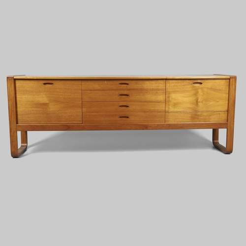 579 - UNIFLEX MID CENTURY DINING SUITE - GUNTHER HOFFSTEAD. Designed by Gunther Hoffstead for Uniflex, inc... 