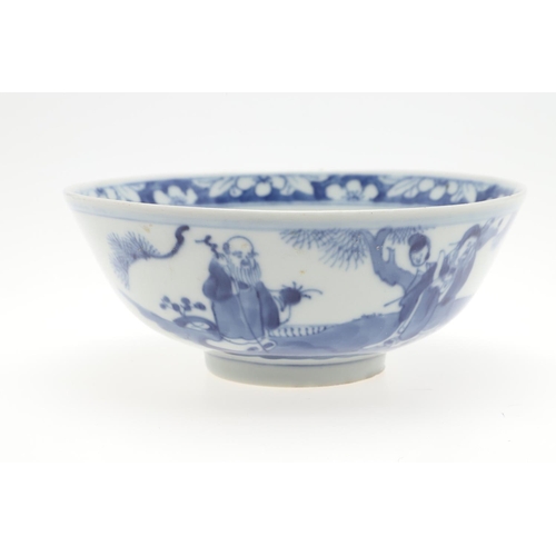 770 - LATE 19THC CHINESE BLUE & WHITE BOWLS. Three similar late 19thc bowls of differing sizes, each paint... 