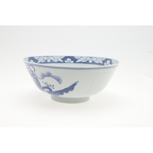 770 - LATE 19THC CHINESE BLUE & WHITE BOWLS. Three similar late 19thc bowls of differing sizes, each paint... 