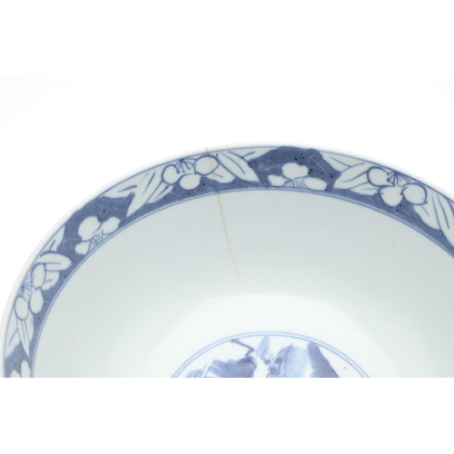 770 - LATE 19THC CHINESE BLUE & WHITE BOWLS. Three similar late 19thc bowls of differing sizes, each paint... 