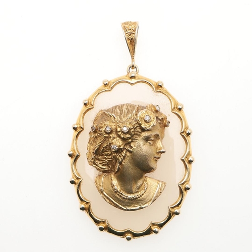 1009 - A CHALCEDONY AND GOLD PENDANT. the oval-shaped chalcedony pendant mounted with a gold carved head an... 