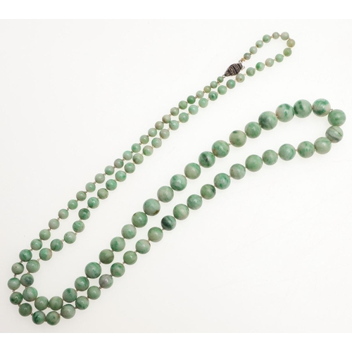 783 - A QUANTITY OF JEWELLERY. including a single row graduated jade bead necklace, a pair of seed pearl a... 