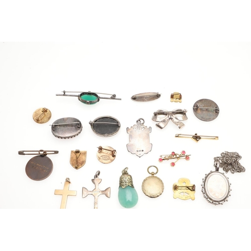 785 - A QUANTITY OF JEWELLERY. including an 18ct gold signet ring, engraved with the initial M, 5.6 grams,... 