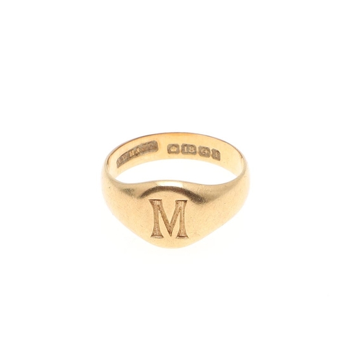 785 - A QUANTITY OF JEWELLERY. including an 18ct gold signet ring, engraved with the initial M, 5.6 grams,... 