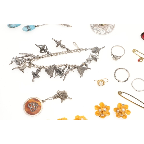 789 - A QUANTITY OF JEWELLERY. including a diamond bar brooch, set in gold, a lady's diamond cocktail wris... 