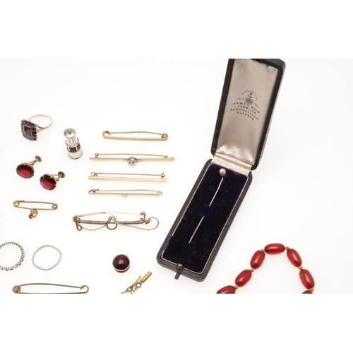 789 - A QUANTITY OF JEWELLERY. including a diamond bar brooch, set in gold, a lady's diamond cocktail wris... 