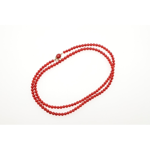 795 - A SINGLE ROW GRADUATED CORAL BEAD NECKLACE. the coral beads graduate from approximately 4.3 to 5.0mm... 