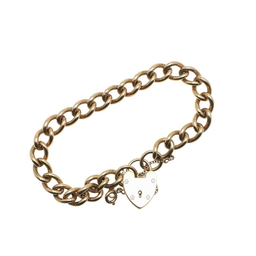 814 - A 9CT GOLD CURB LINK BRACELET. with padlock clasp, 17.5cm long, 27.2 grams.