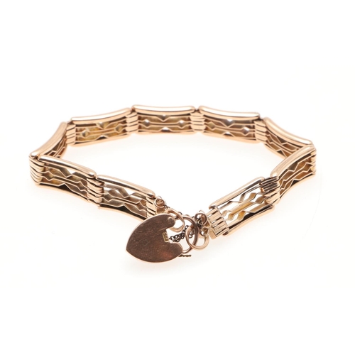 819 - A 9CT GOLD FANCY GATE LINK BRACELET. with padlock clasp, 18.0cm long, 17.5 grams, together with a pa... 