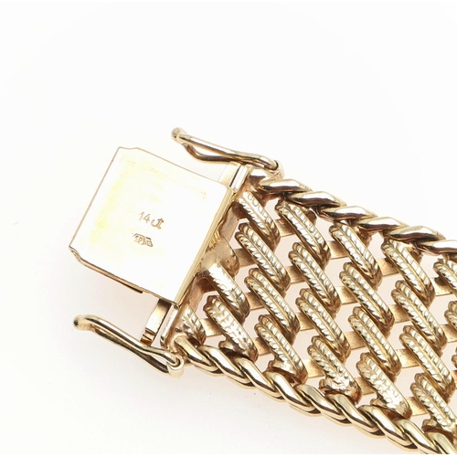 822 - A 14CT GOLD FANCY LINK BRACELET. with concealed clasp, 19.0cm long, 57.2 grams.