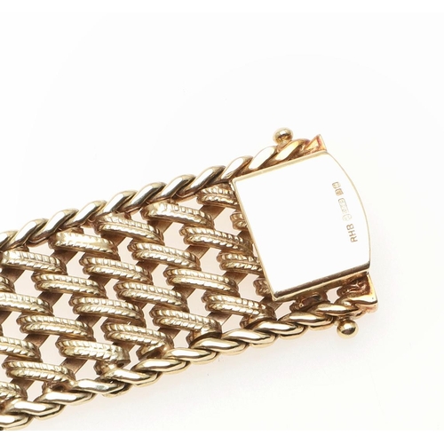 822 - A 14CT GOLD FANCY LINK BRACELET. with concealed clasp, 19.0cm long, 57.2 grams.