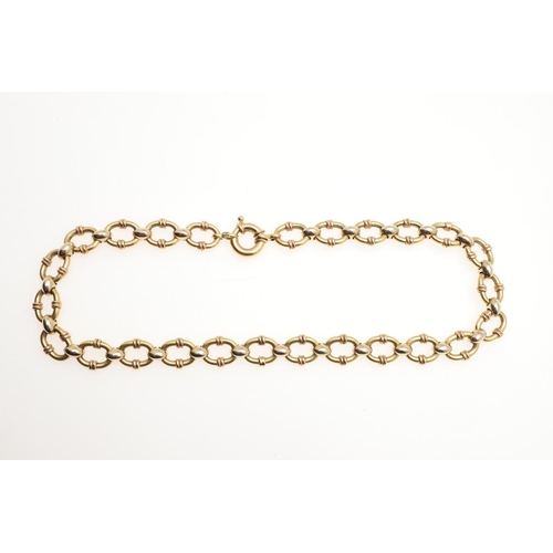 823 - AN 18CT GOLD FANCY LINK NECKLACE. formed with oval-shaped links, to a bolt ring clasp, 43.0cm long, ... 