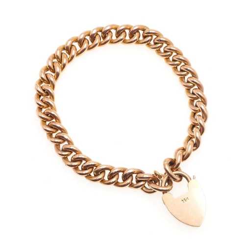 828 - A 15CT GOLD CURB LINK BRACELET. with padlock clasp, 18.5cm long, 16.2 grams.