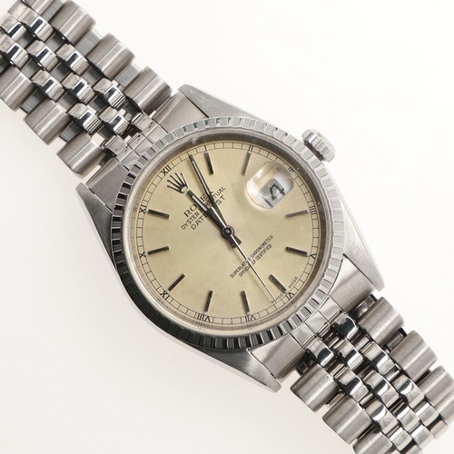 902 - A GENTLEMAN'S STAINLESS STEEL OYSTER PERPETUAL DATEJUST WRISTWATCH BY ROLEX. the signed circular dia... 