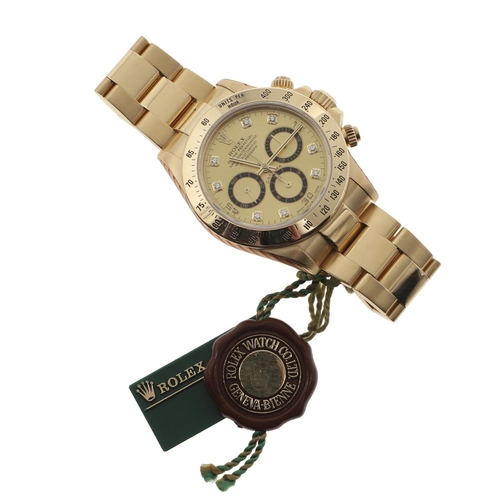 905 - A GENTLEMAN'S 18CT GOLD DAYTONA COSMAGRAPH WRISTWATCH BY ROLEX. the signed gold dial with eight diam... 