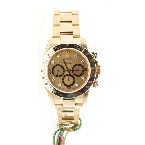 905 - A GENTLEMAN'S 18CT GOLD DAYTONA COSMAGRAPH WRISTWATCH BY ROLEX. the signed gold dial with eight diam... 