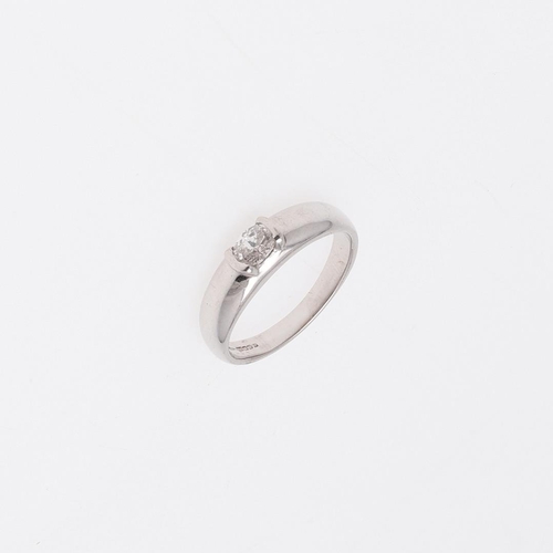 920 - A DIAMOND SOLITAIRE RING. mounted with an oval-shaped diamond, in 18ct white gold, 4.4 grams. Size N... 