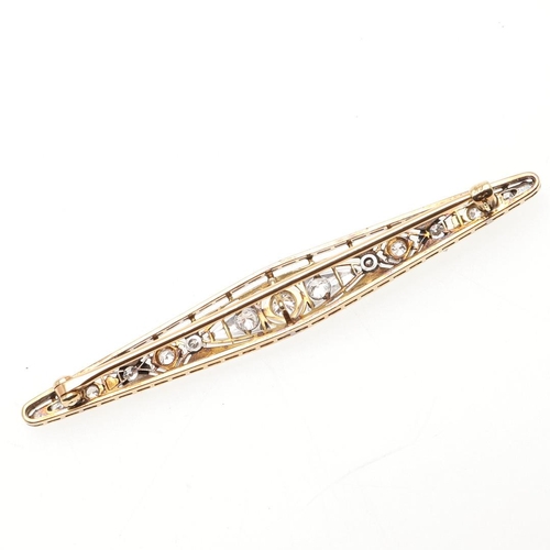 967 - A DIAMOND BAR BROOCH. of openwork design, set with graduated circular-cut diamonds, in gold, 7.3cm l... 