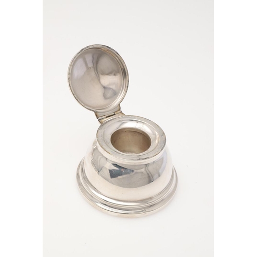 158 - A SMALL MIXED LOT OF SILVER. to include a pair of toast racks, an inkwell (loaded base), a sauce boa... 