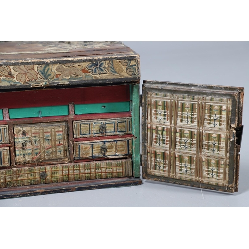 476 - A 17TH CENTURY STUMPWORK CASKET. with linen panels illustrating the story of The Prodigal Son, the h... 