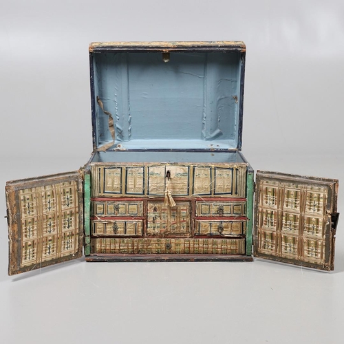 476 - A 17TH CENTURY STUMPWORK CASKET. with linen panels illustrating the story of The Prodigal Son, the h... 