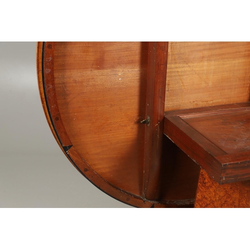 478 - A REGENCY AMBOYNA BREAKFAST TABLE, CIRCA 1815. the circular tilt top with ebonised lower rim upon a ... 