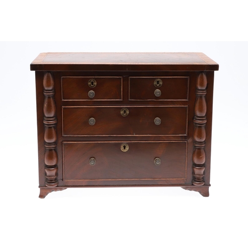 489 - A MAHOGANY TABLE TOP CHEST OF DRAWERS. the crossbanded top with herringbone inlay over four drawers ... 