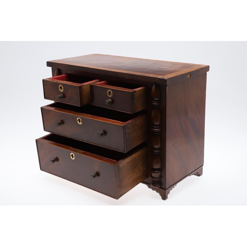 489 - A MAHOGANY TABLE TOP CHEST OF DRAWERS. the crossbanded top with herringbone inlay over four drawers ... 