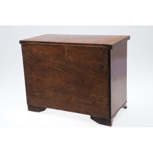 489 - A MAHOGANY TABLE TOP CHEST OF DRAWERS. the crossbanded top with herringbone inlay over four drawers ... 