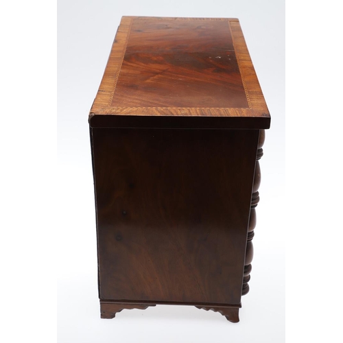 489 - A MAHOGANY TABLE TOP CHEST OF DRAWERS. the crossbanded top with herringbone inlay over four drawers ... 