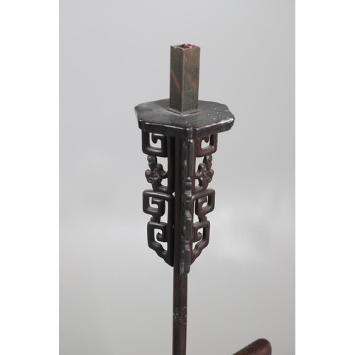 507 - AN EARLY 20TH CENTURY CHINESE HARDWOOD STANDARD LAMP. the ends carved with foliate and cloud detail,... 