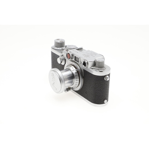 549 - LEICA IIIF RANGEFINDER CAMERA & ACCESSORIES. A Leica IIIF Rangefinder camera, Serial Number 614768 (... 