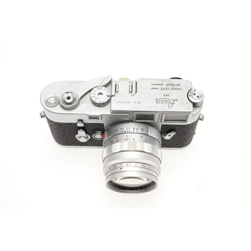 551 - LEICA M3 RANGEFINDER CAMERA & LIGHT METER. A M3 camera, Serial Number 997627 (1960), with a Leitz Su... 