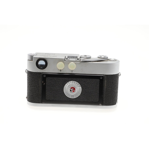 551 - LEICA M3 RANGEFINDER CAMERA & LIGHT METER. A M3 camera, Serial Number 997627 (1960), with a Leitz Su... 