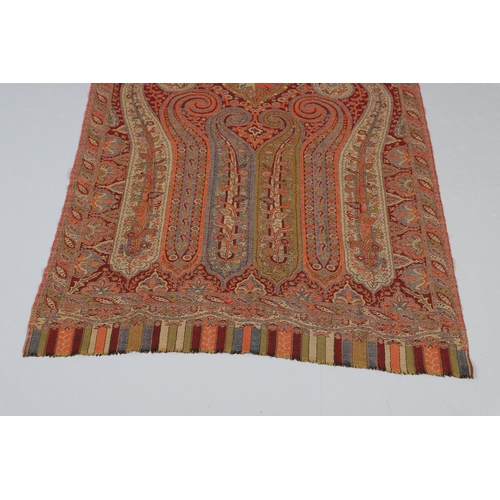 577 - LATE 19THC PAISLEY SHAWL & VARIOUS TEXTILES. A late 19thc Paisley wool shawl, some damages to the ed... 